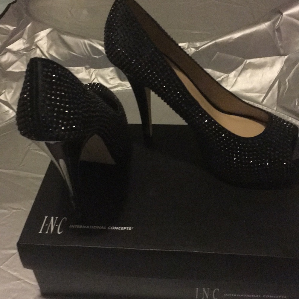 Heels - Picture 2 of 2